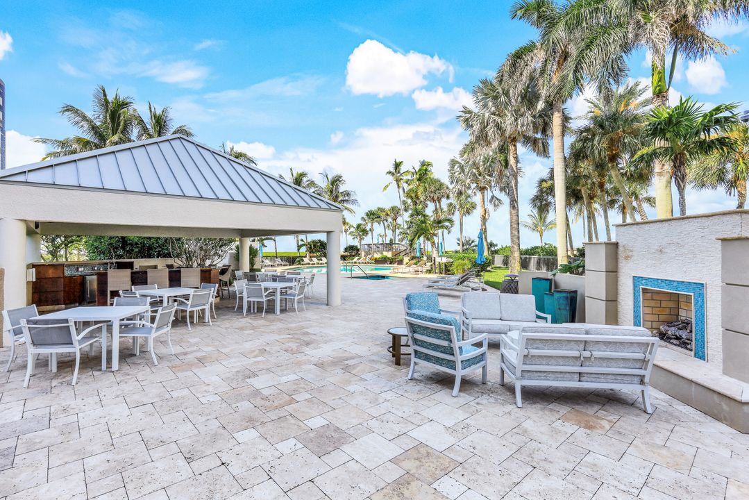 4551 Gulf Shore Blvd N  #301, Naples, FL 34103