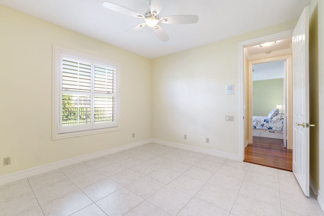 2032 Castle Garden Ln, Naples, FL 34110