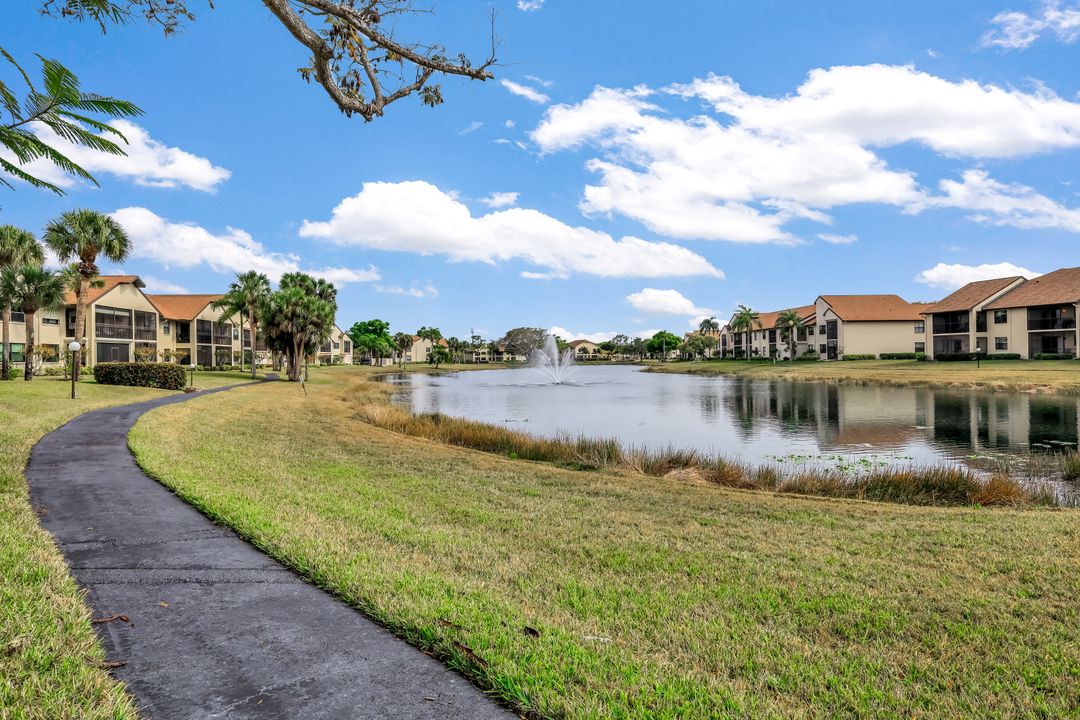 8475 Charter Club Cir #8, Fort Myers, FL 33919