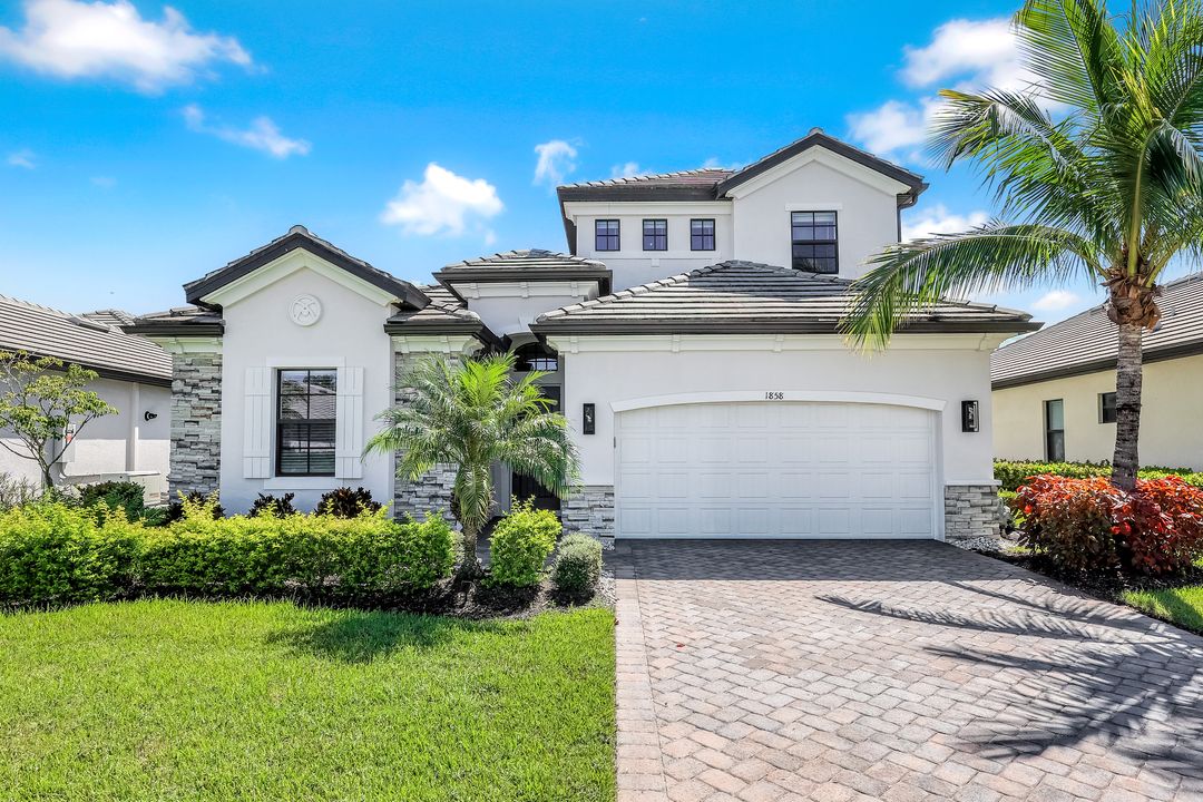 1858 Mustique St, Naples, FL 34120