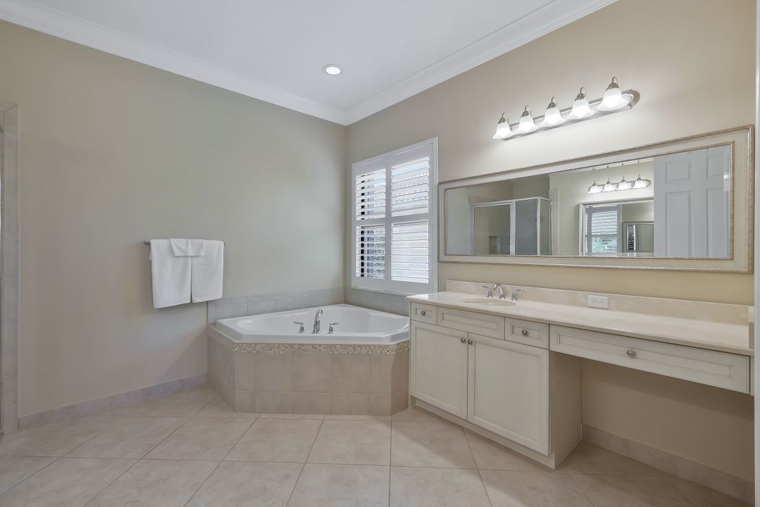 3384 Atlantic Cir, Naples, FL 34119