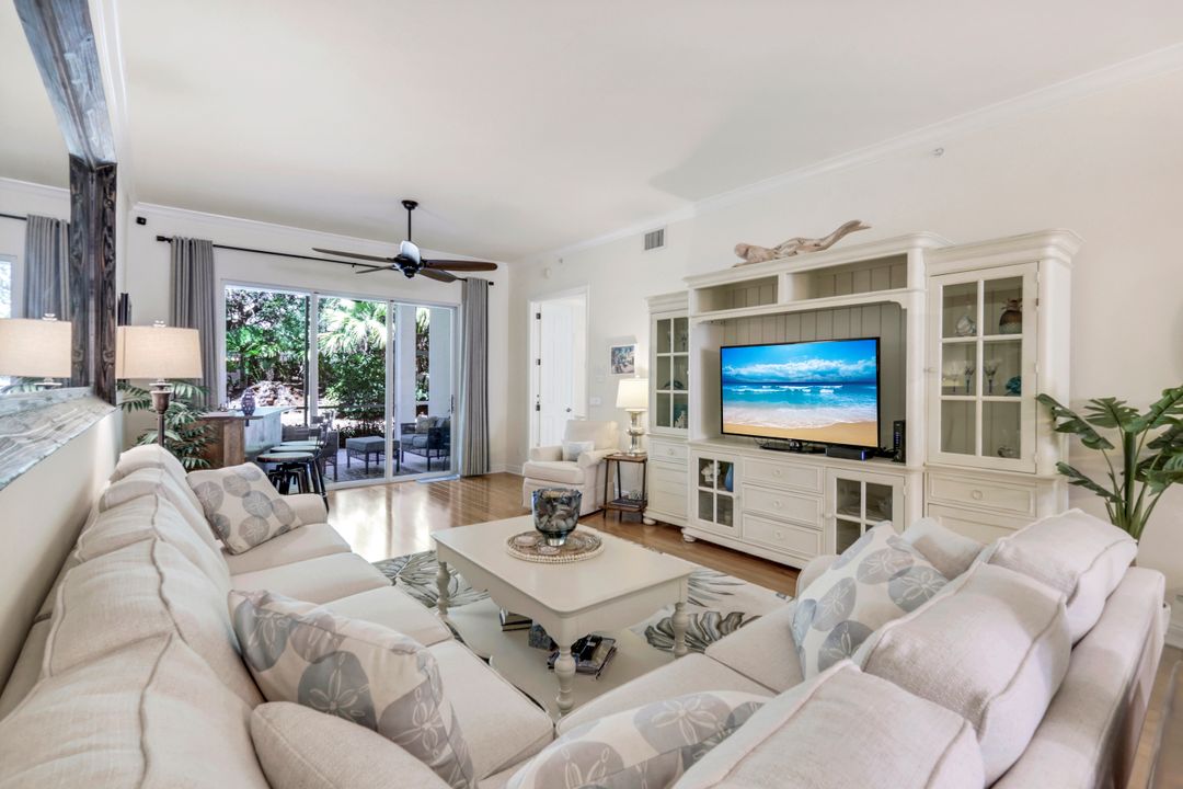 2365 Hidden Lake Dr #9, Naples, FL 34112