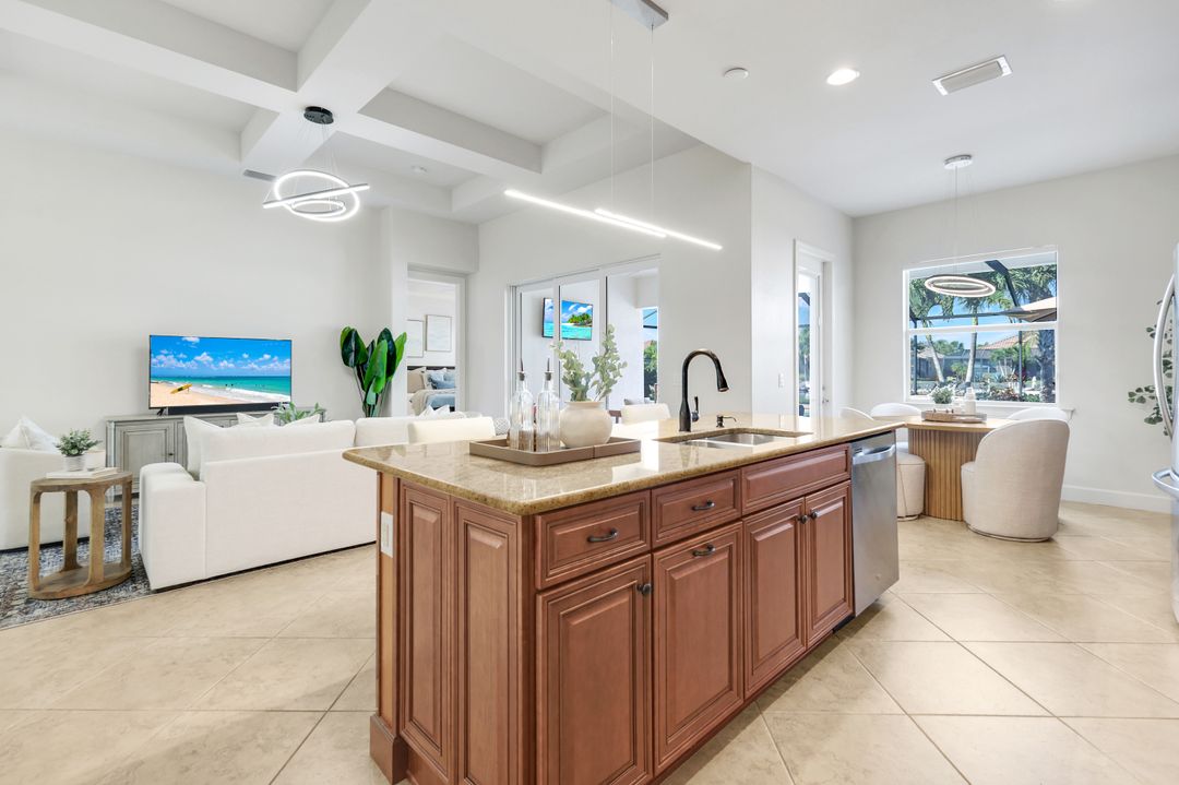 9103 Graphite Cir, Naples, FL 34120