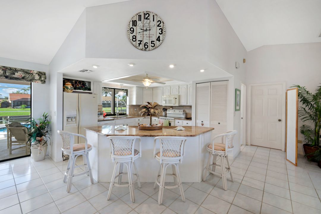 212 Kamal Pkwy, Cape Coral, FL 33904