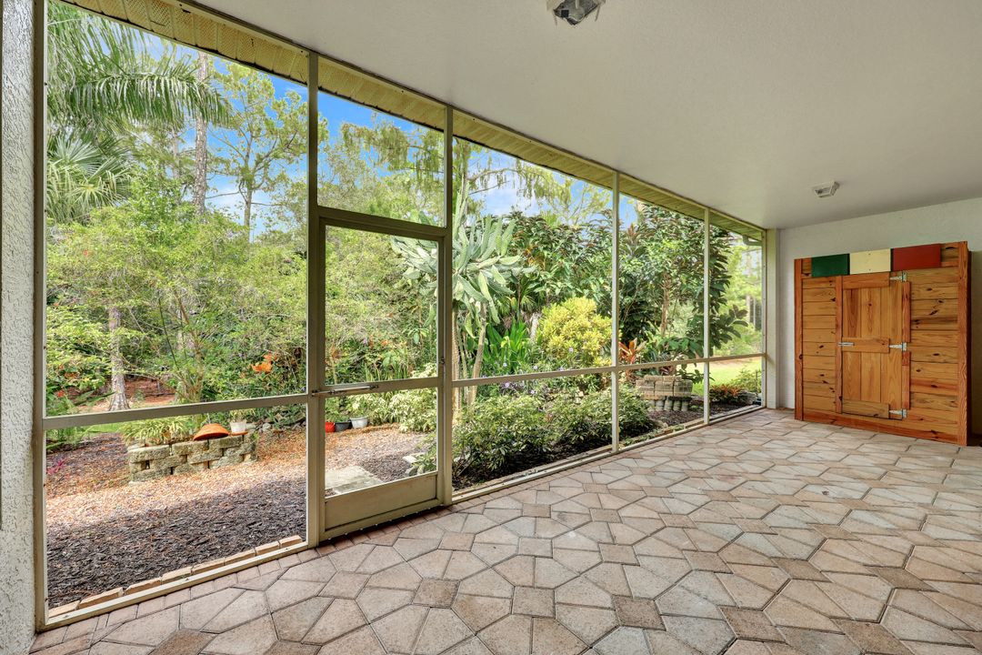 818 Grafton Ct, Naples, FL 34104