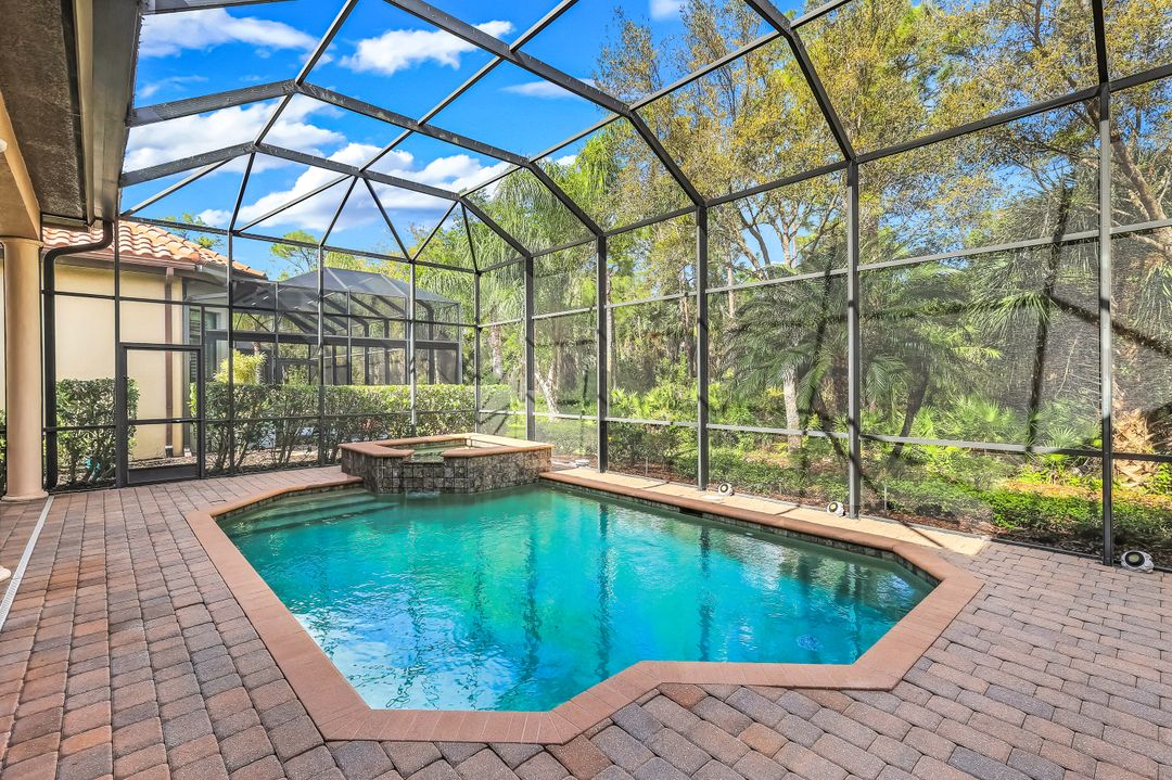 6419 Vivaldi Ct, Naples, FL 34113