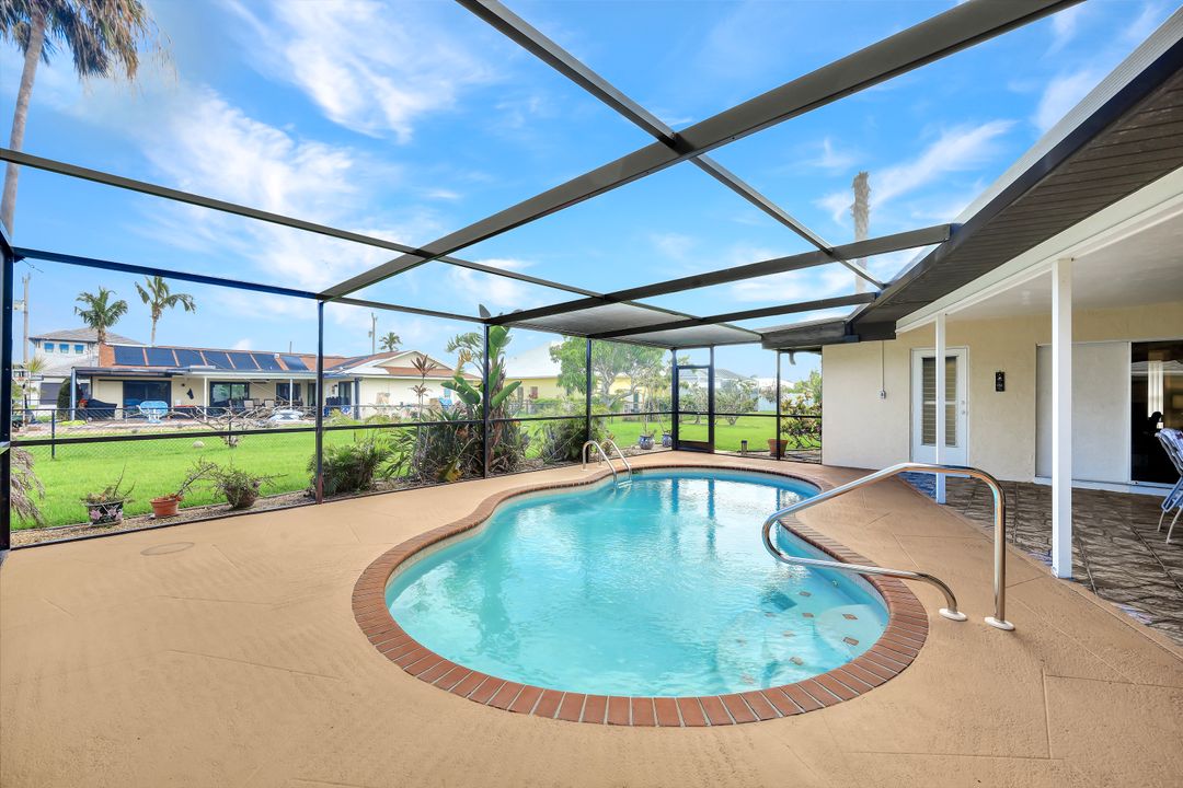 701 SW 52nd St, Cape Coral, FL 33914
