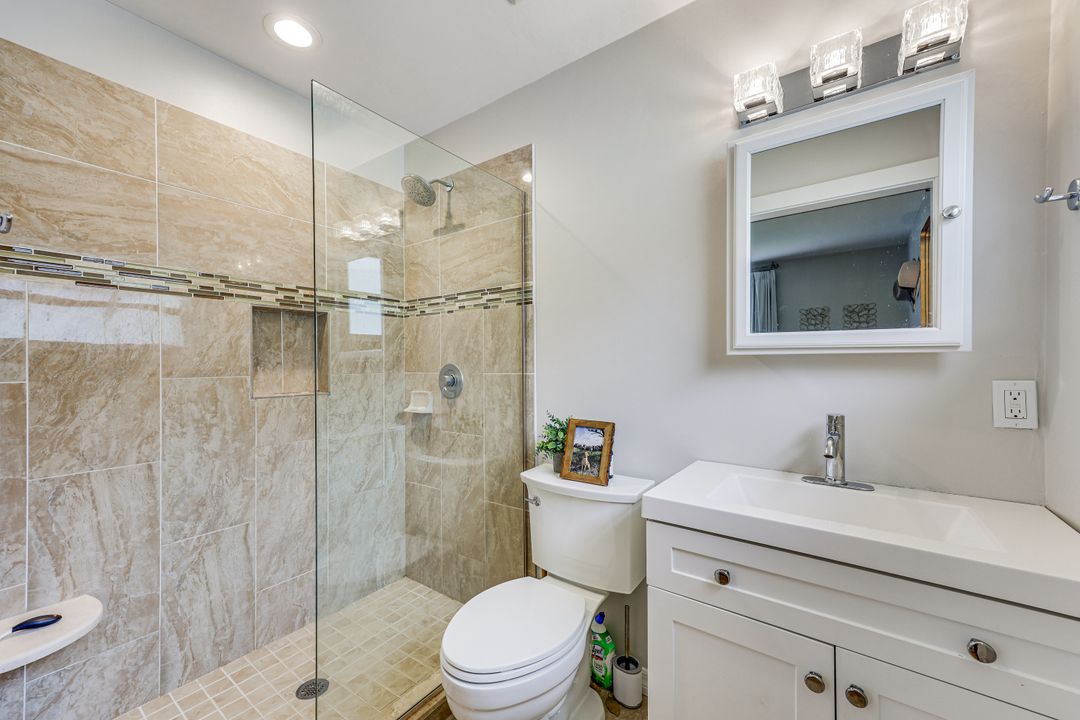 156 Stanhope Cir, Naples, FL 34104
