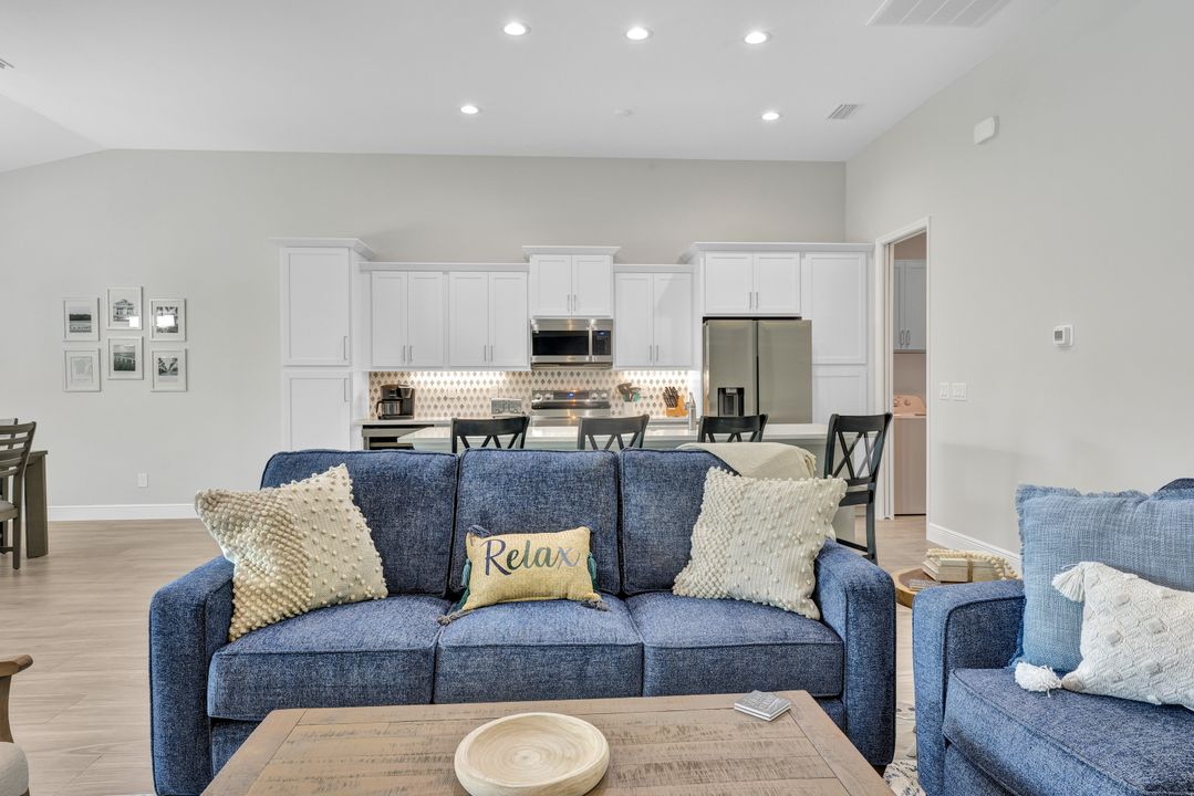 1617 El Dorado Pkwy W, Cape Coral, FL 33914