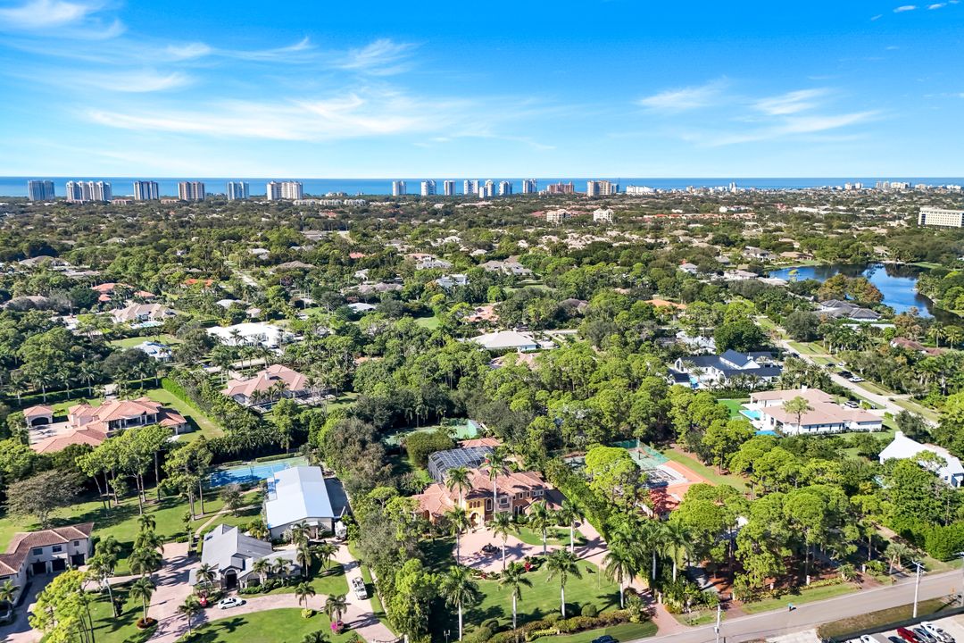 683 Hickory Rd, Naples, FL 34108