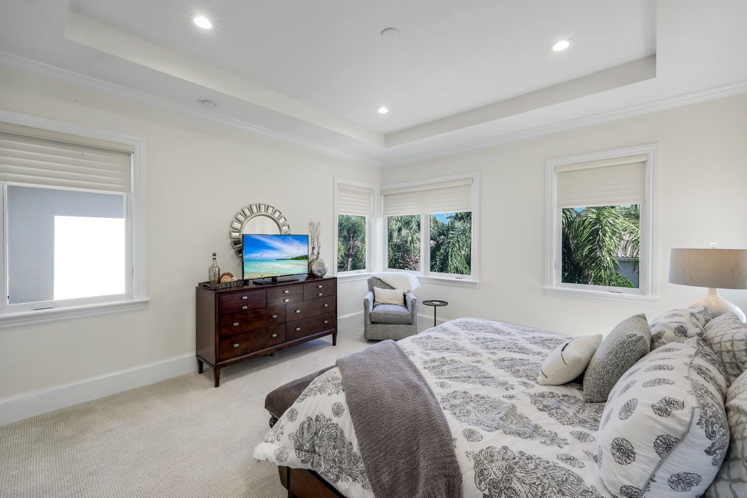 2106 Modena Ct, Naples, FL 34105