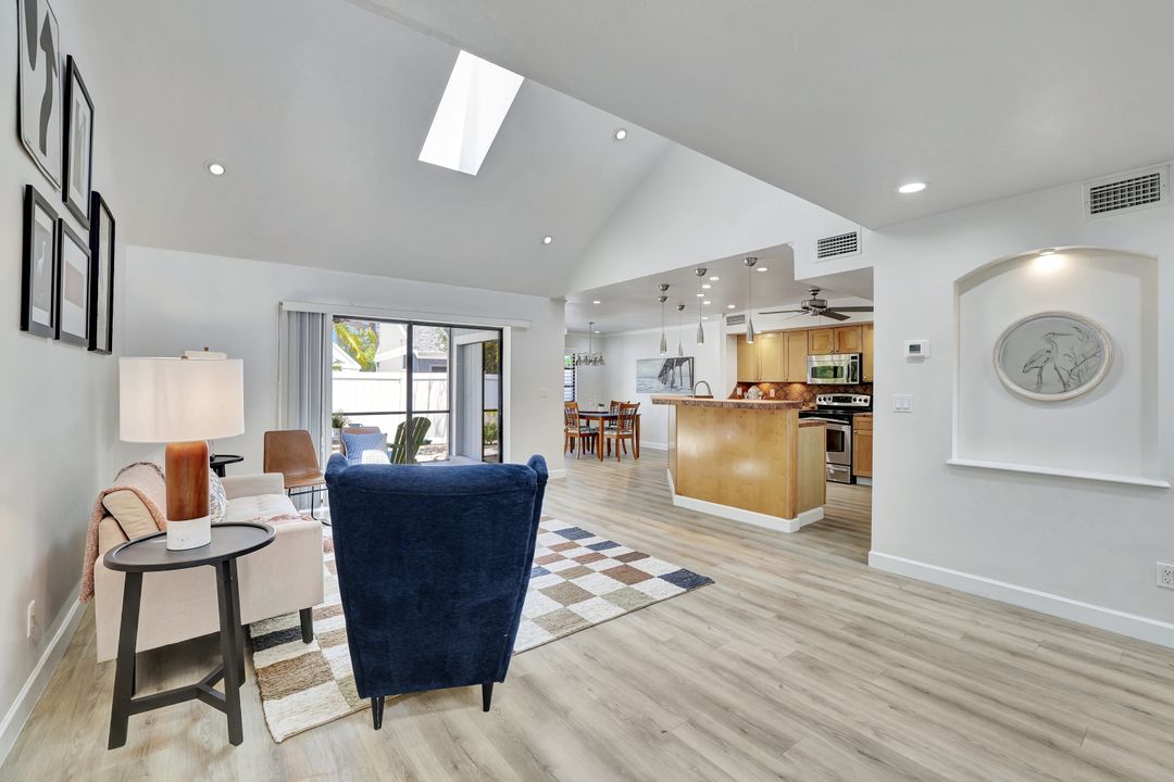 206 Woodshire Ln, Naples, FL 34105