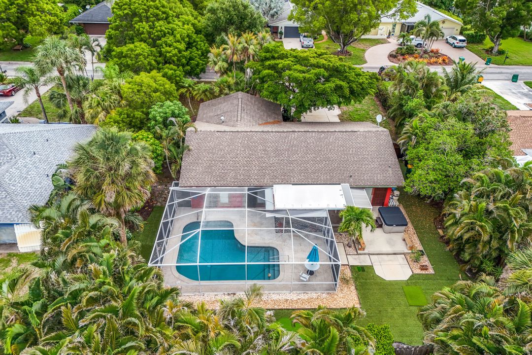 150 Big Springs Dr, Naples, FL 34113