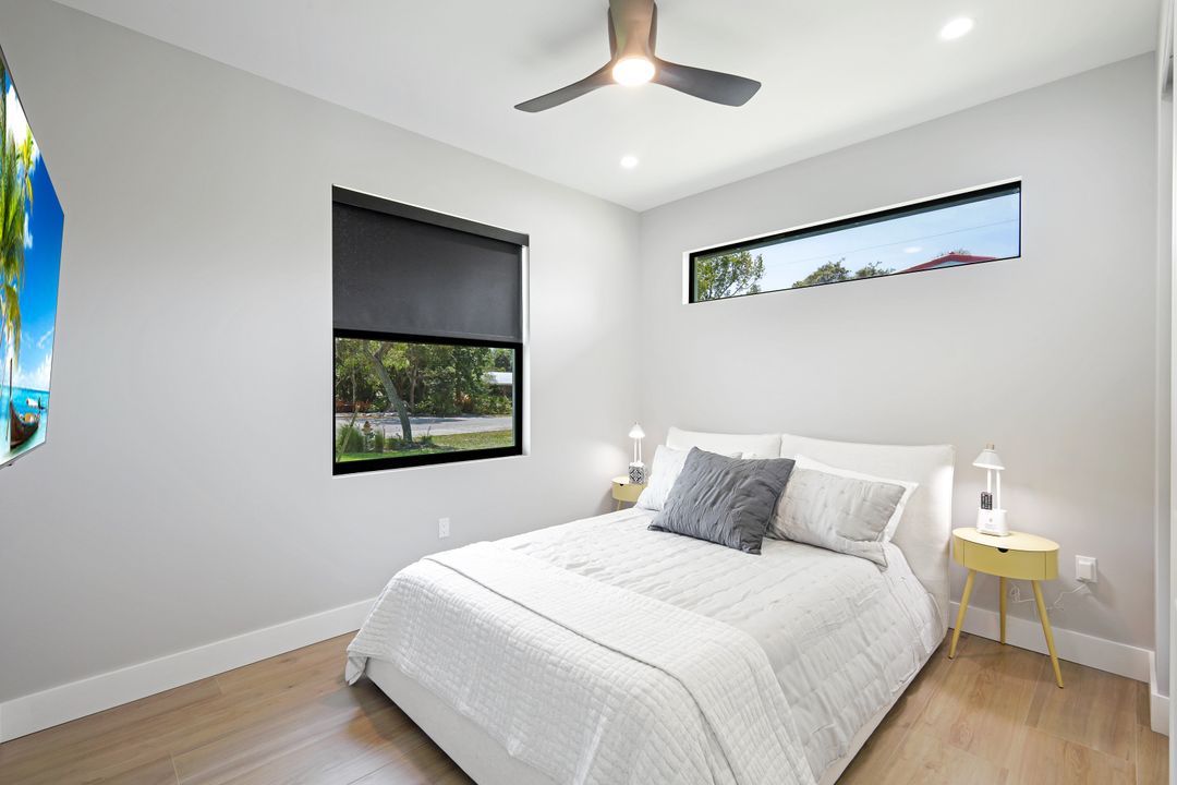 60 Liberty Ln, Naples, FL 34112