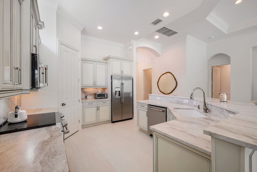 7319 Lantana Cir, Naples, FL 34119