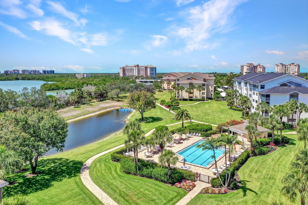 360 Horse Creek Dr #307, Naples, FL 34110
