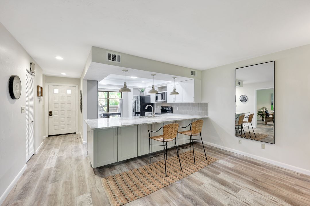 120 Pinebrook Dr, Fort Myers, FL 33907