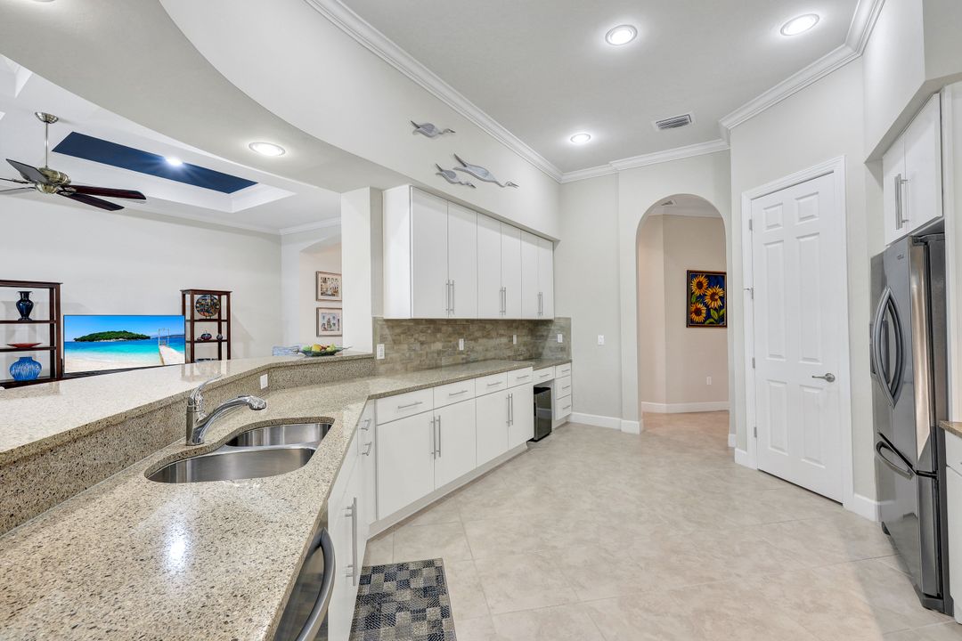 9314 Quarry Dr, Naples, FL 34120