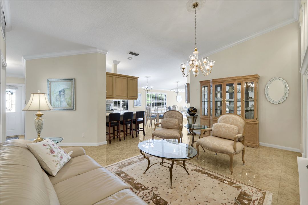 5808 Drummond Way, Naples, FL 34119