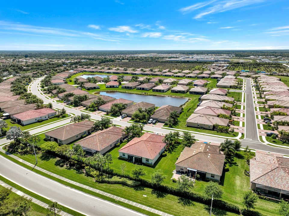 2072 Wellington St, Naples, FL 34120