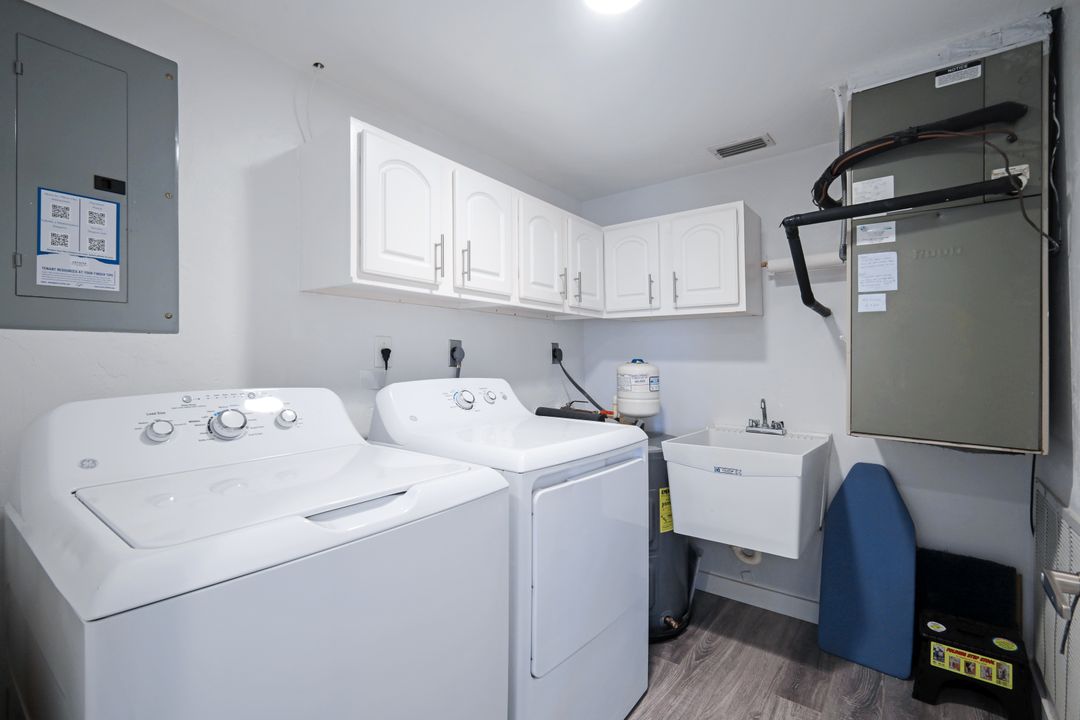 15191 Cedarwood Ln, Naples, FL 34110