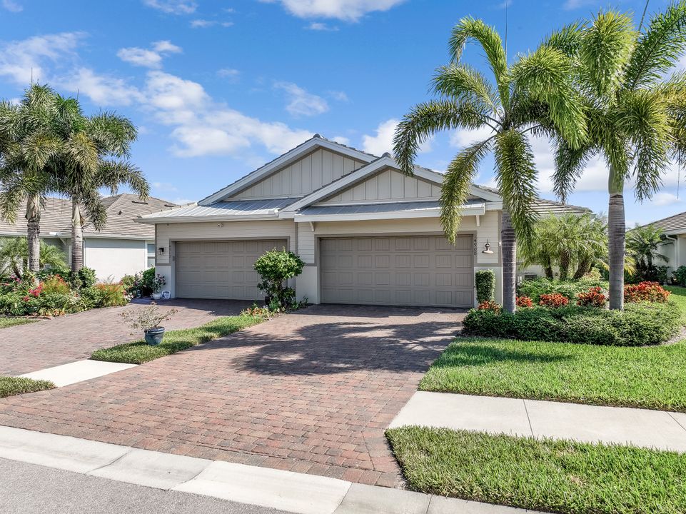 14908 Edgewater Cir, Naples, FL 34114