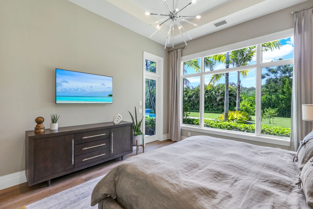 112 Hickory Rd, Naples, FL 34108