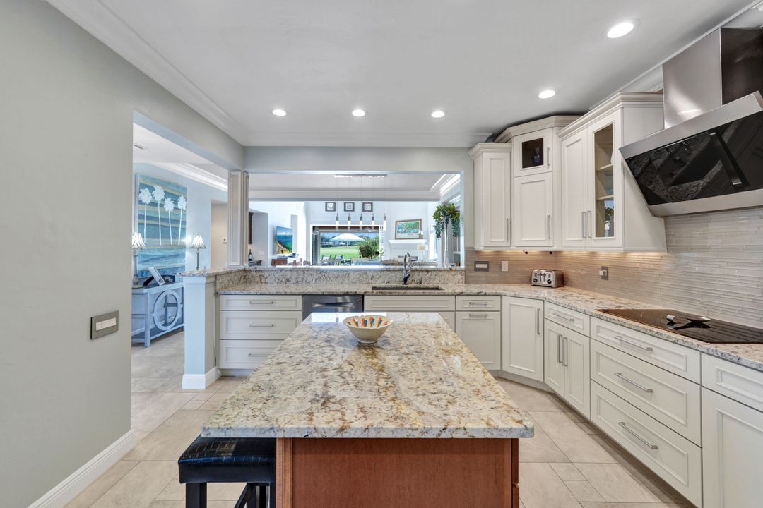 10339 Quail Crown Dr, Naples, FL 34119