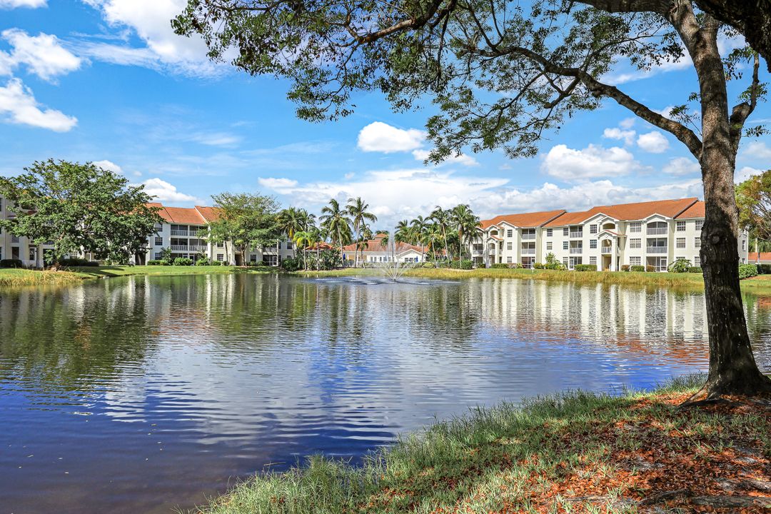 4630 St Croix Ln #831, Naples, FL 34109