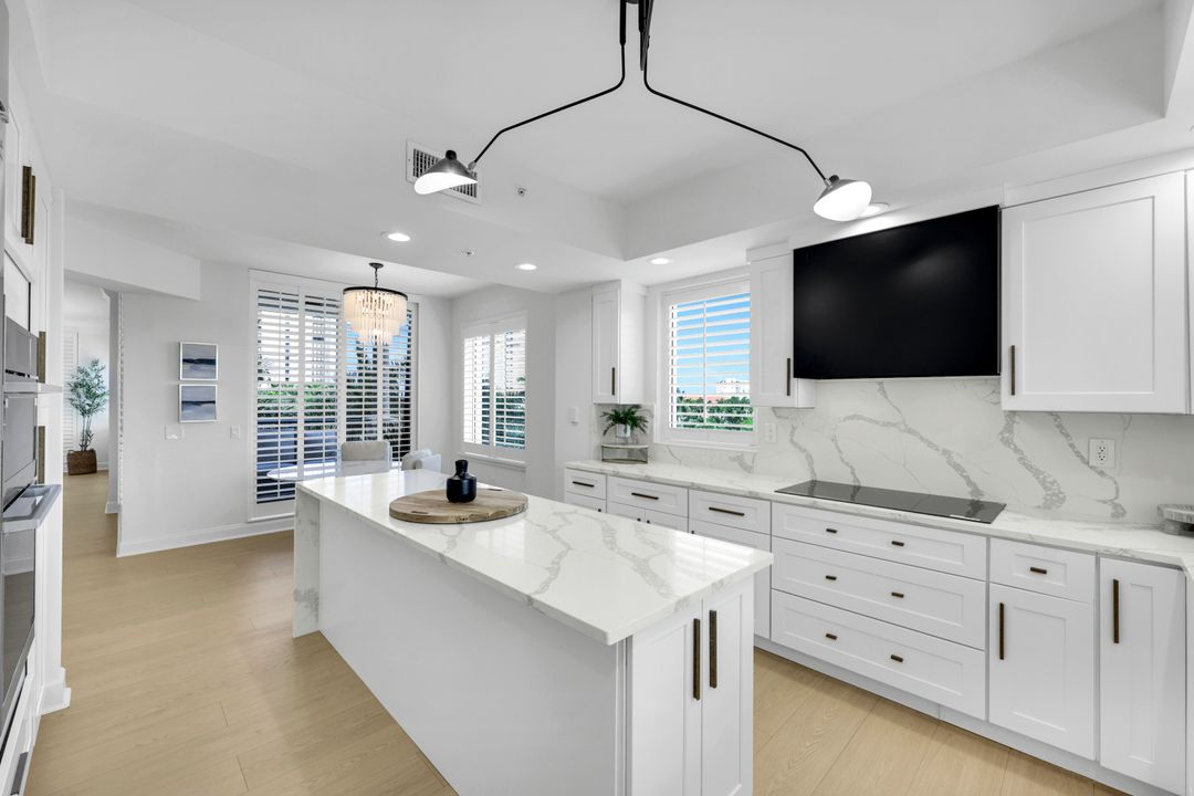 8720 Bay Colony Dr #404, Naples, FL 34108