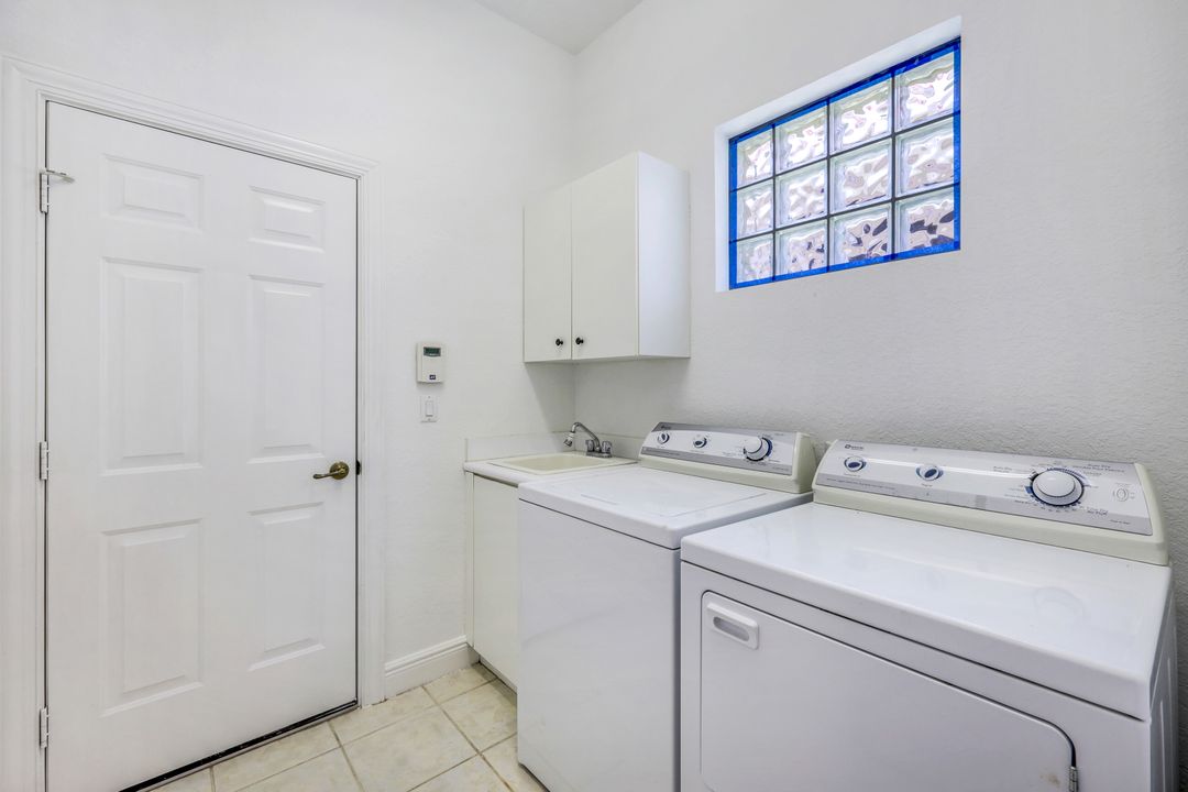 939 Fountain Run, Naples, FL 34119