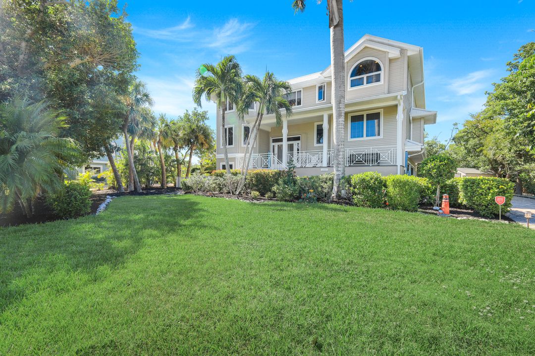 1111 Schooner Pl, Sanibel, FL 33957