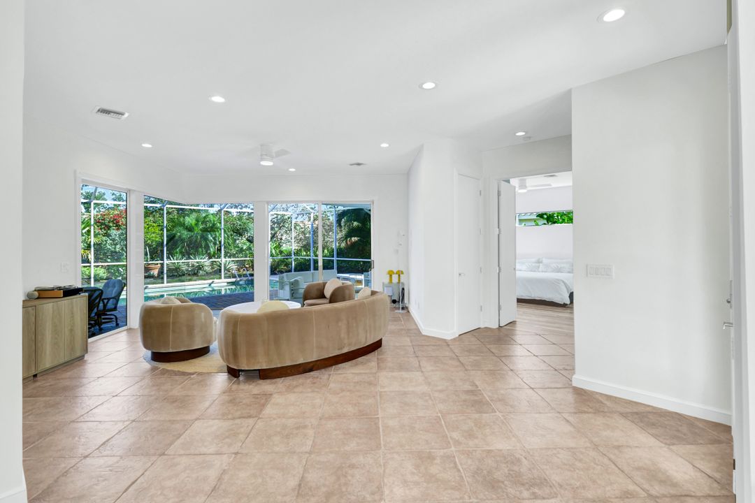 874 Wyndemere Way, Naples, FL 34105