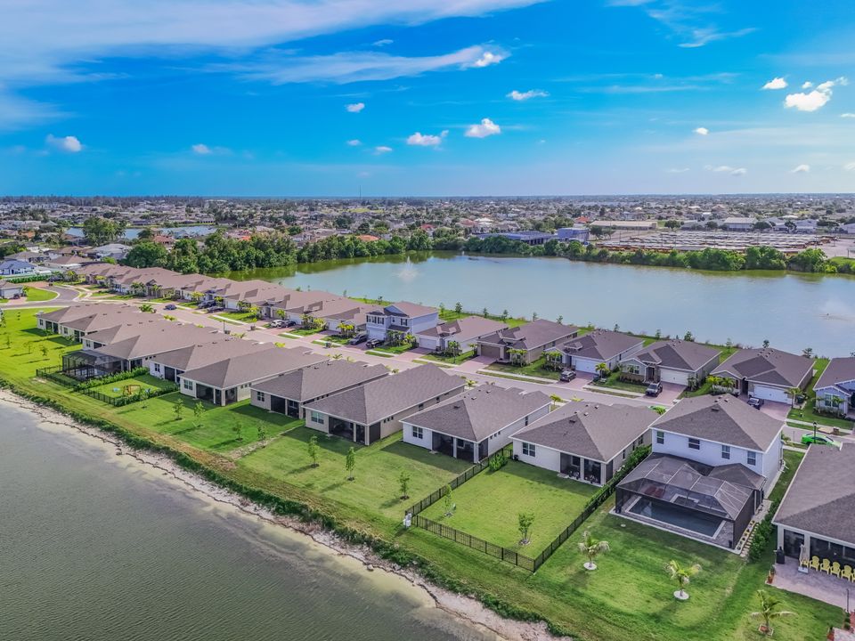 451 Spring Hill Lake Loop, Cape Coral, FL 33993