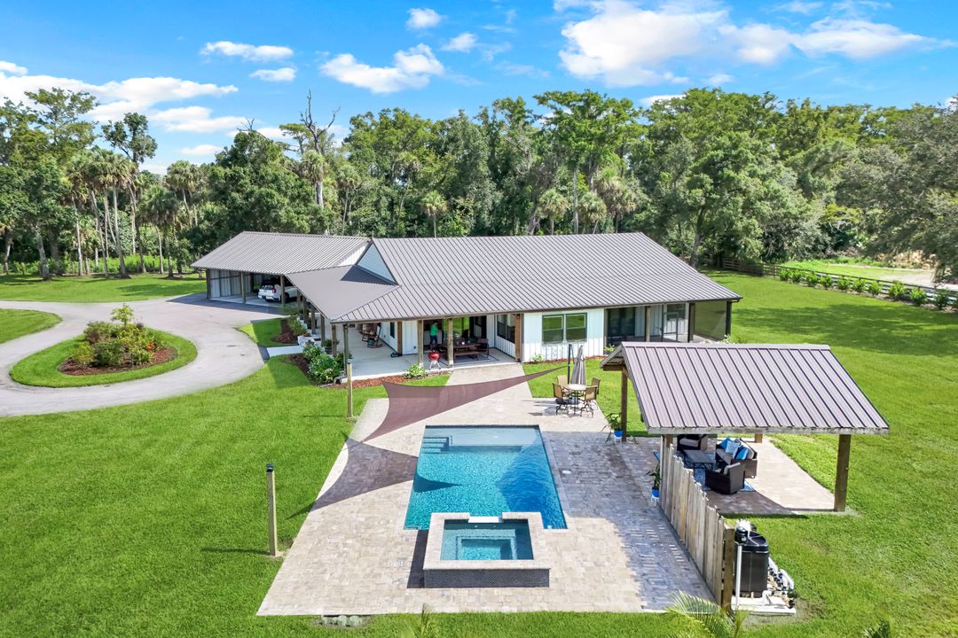19080 Parkinson Rd, Alva, FL 33920