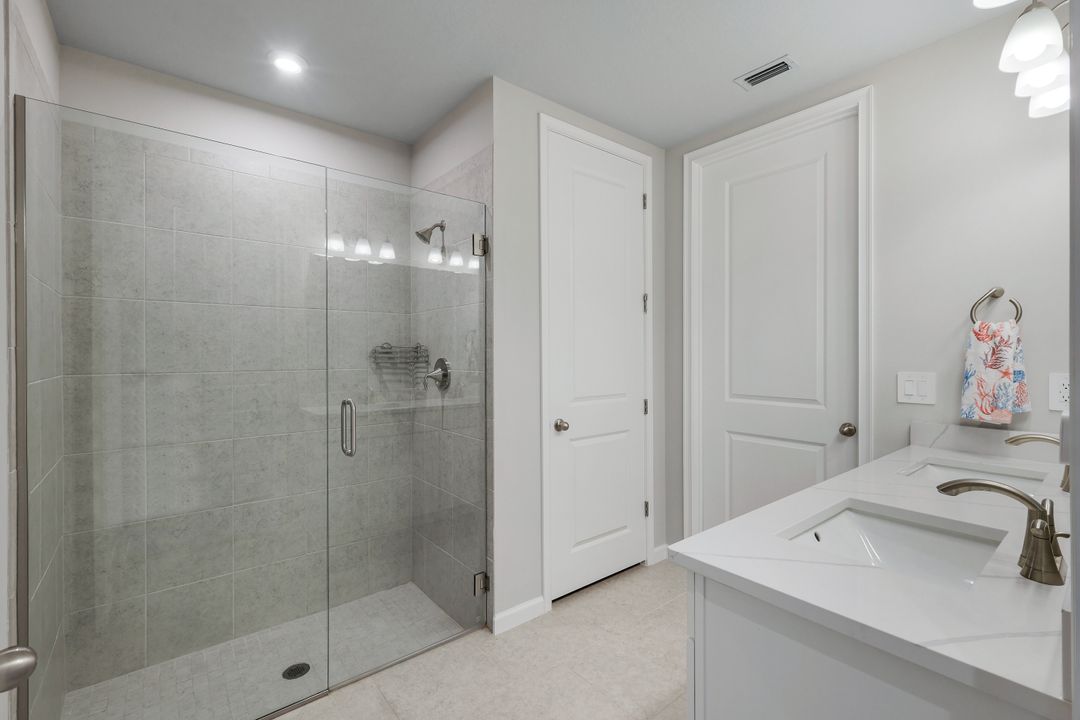 4563 Arboretum Cir #101, Naples, FL 34112