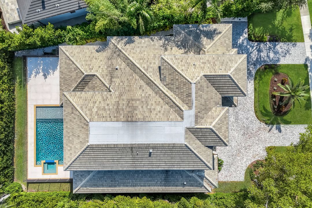 3190 Crayton Rd, Naples, FL 34103