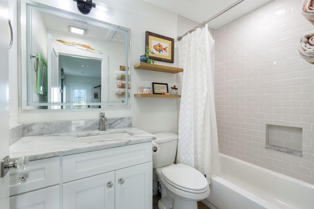 20621 Pine Tree Ln, Estero, FL 33928