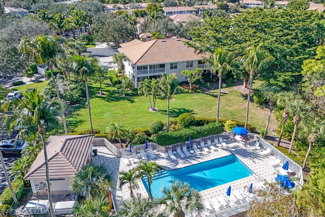 905 Carrick Bend Cir #201, Naples, FL 34110