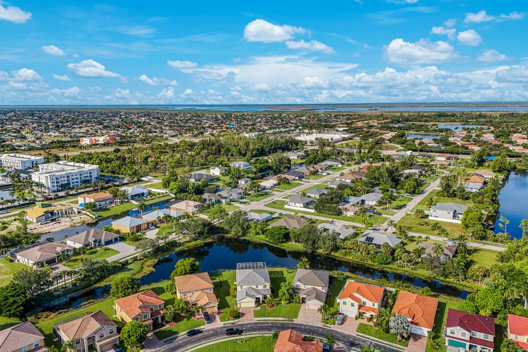 2210 Cape Heather Cir, Cape Coral, FL 33991