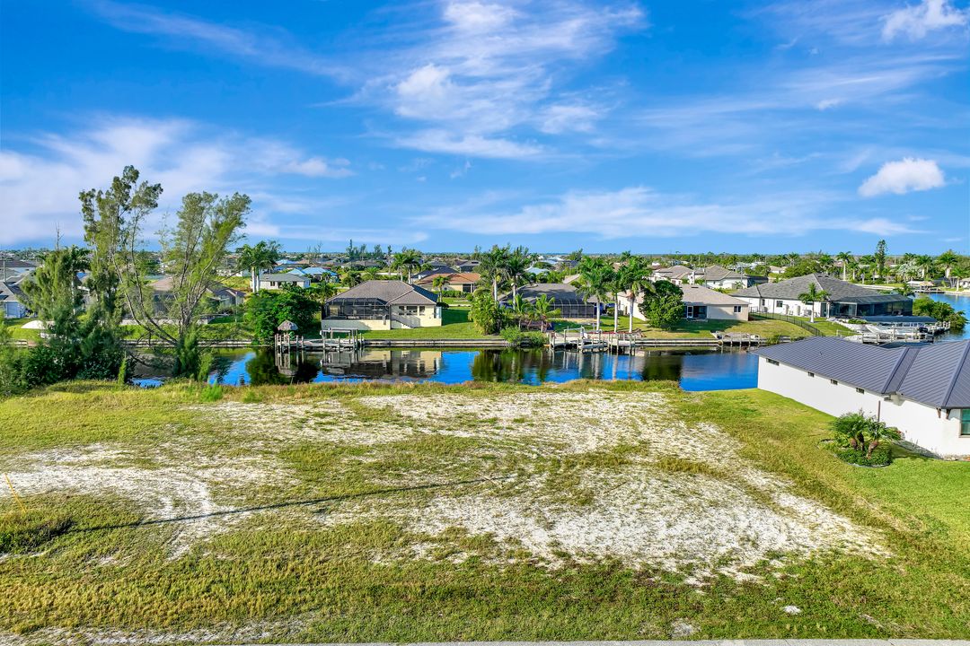 2002 NW 36th Ave, Cape Coral, FL 33993