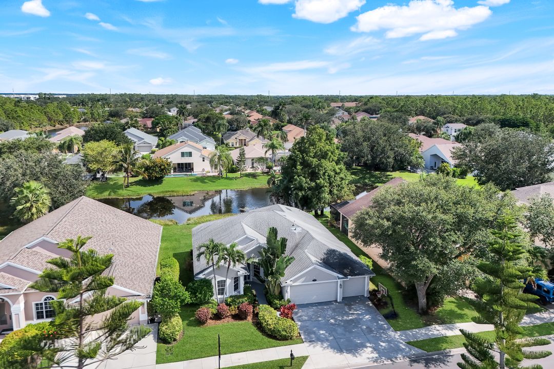 196 Skipping Stone Ln, Naples, FL 34119