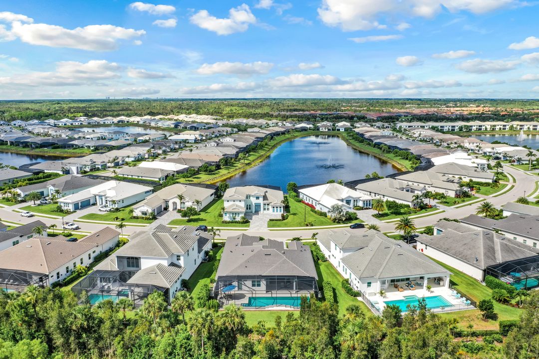 8959 Redonda Dr, Naples, FL 34114