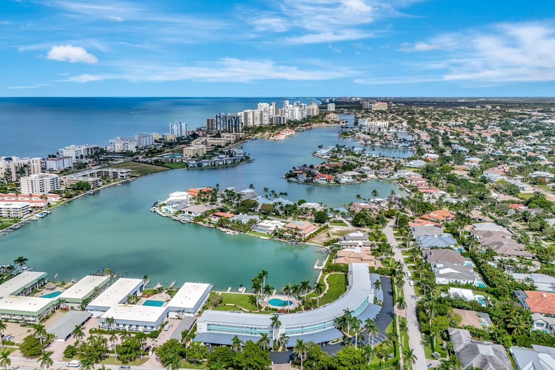 383 Harbour Dr #304, Naples, FL 34103