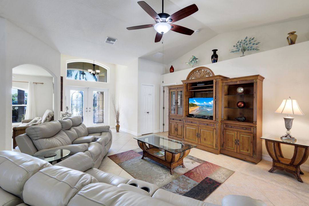 1513 SW 43rd Ln, Cape Coral, FL 33914