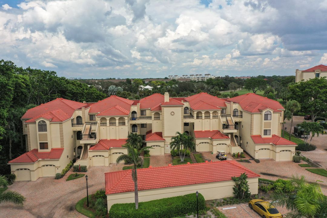 7048 Pelican Bay Blvd #305, Naples, FL 34108