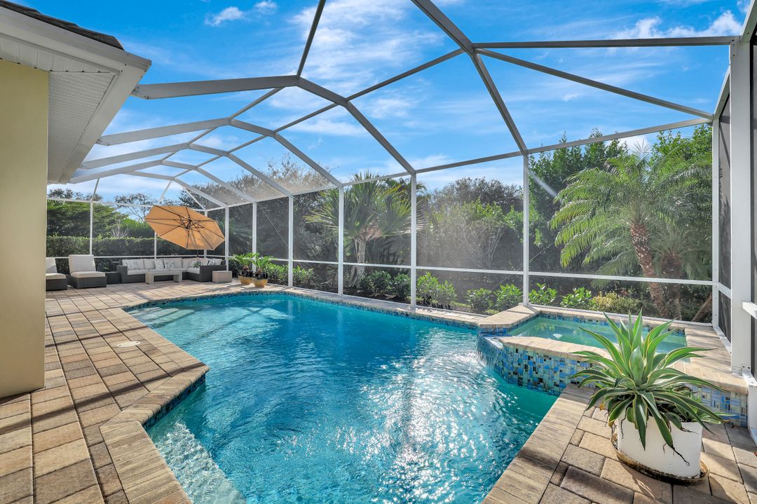 16 Willoughby Dr, Naples, FL 34110