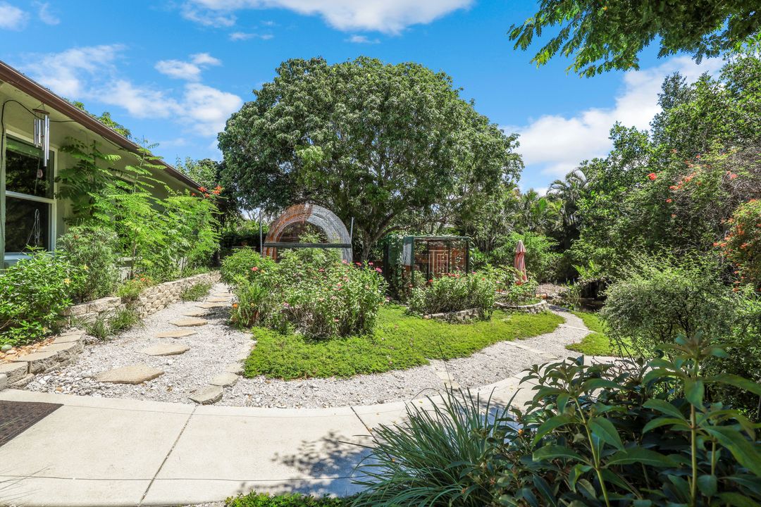 401 Panay Ave, Naples, FL 34113