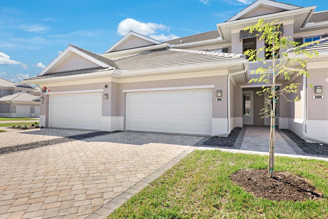 303 Indies Dr E #201, Naples, FL 34114