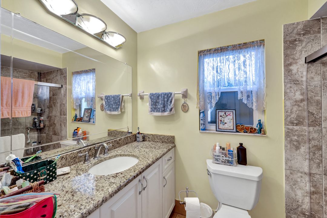 688 94th Ave N, Naples, FL 34108